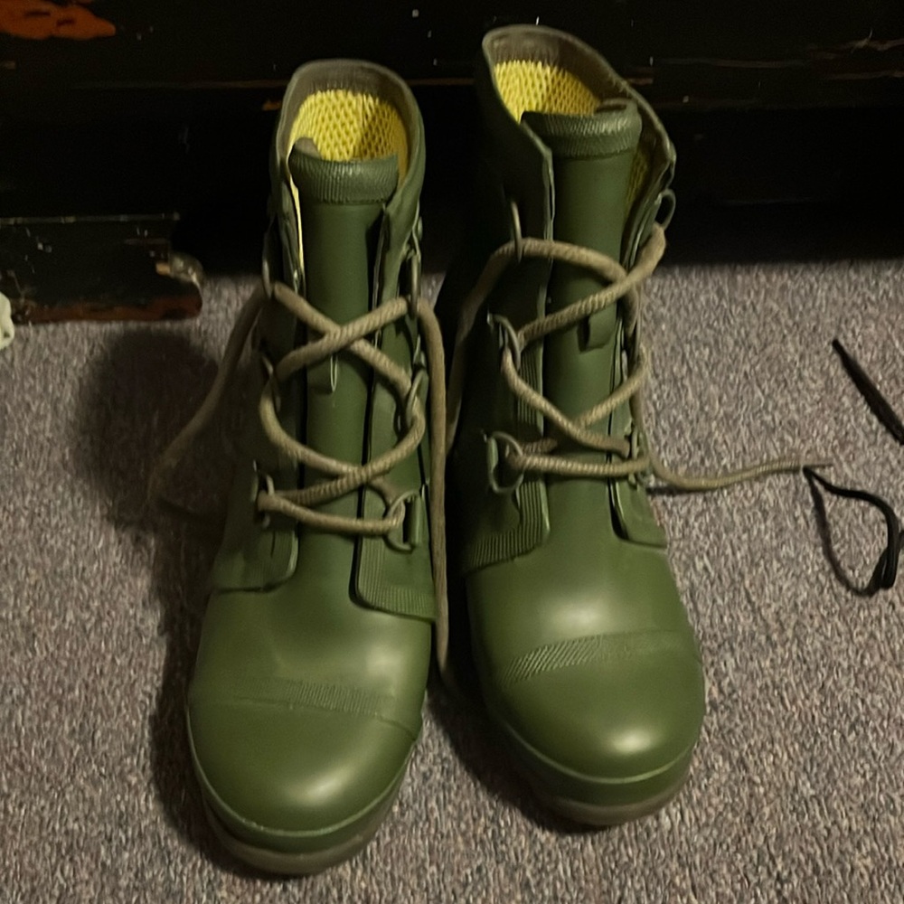 Army green Sorel rubber rain bootie